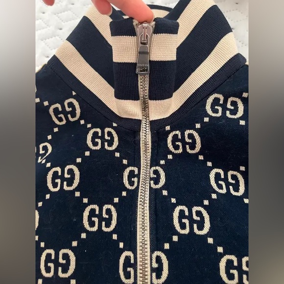 Size Lg GUCCI jacket purchased in California (Rodeo Drive) - Picture 2 of 3